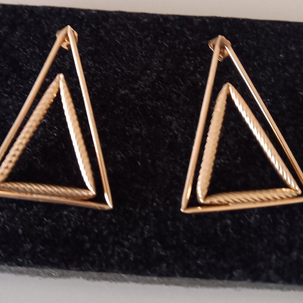 14KT Fine Gold Triangle Stud Earrings